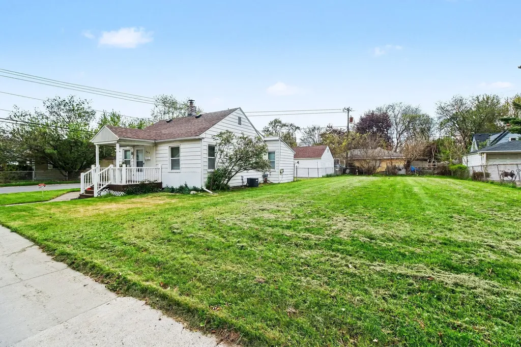 466 W Maxlow Avenue Hazel Park City MI 48030