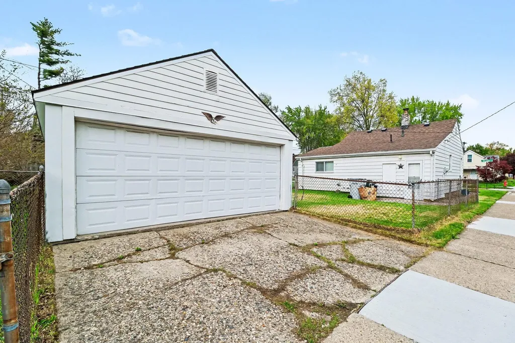 466 W Maxlow Avenue Hazel Park City MI 48030