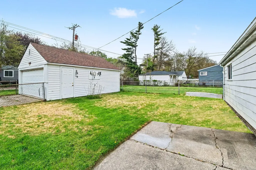 466 W Maxlow Avenue Hazel Park City MI 48030