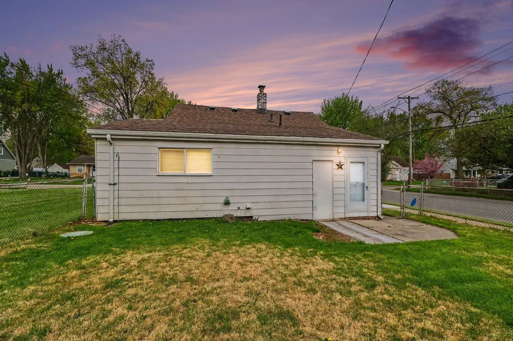 466 W Maxlow Avenue Hazel Park City MI 48030