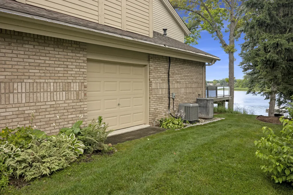 2380 Galaxy Way Unknown City MI 48360