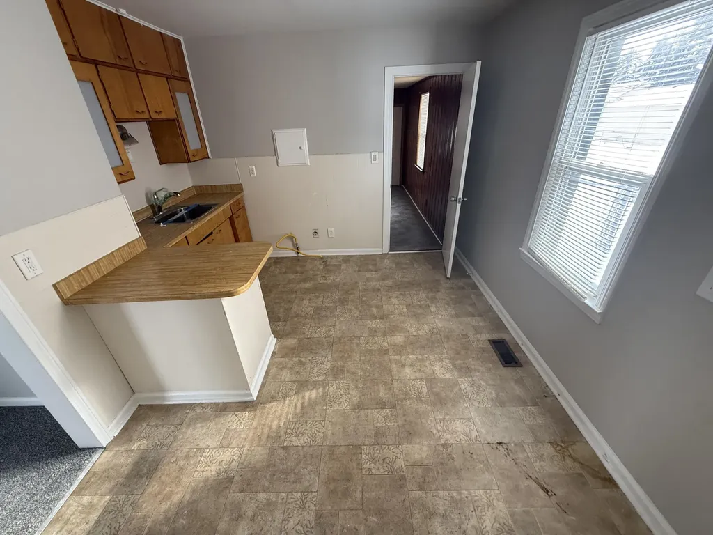 24360 Flower Avenue Eastpointe City MI 48021