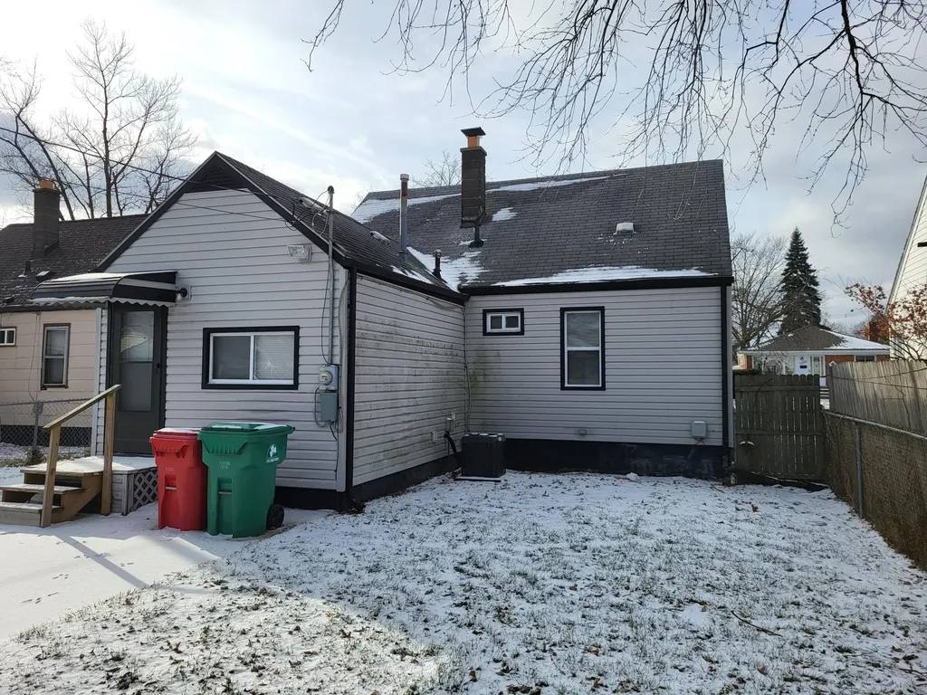 24360 Flower Avenue Eastpointe City MI 48021