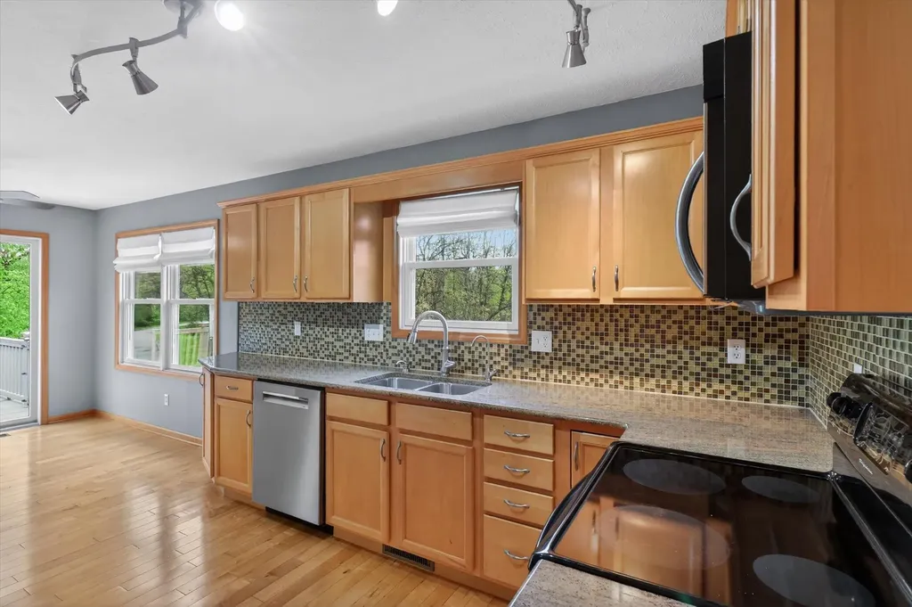 2112 Scenic Hills Drive Leoni Township MI 49201