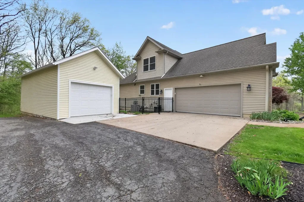 2112 Scenic Hills Drive Leoni Township MI 49201