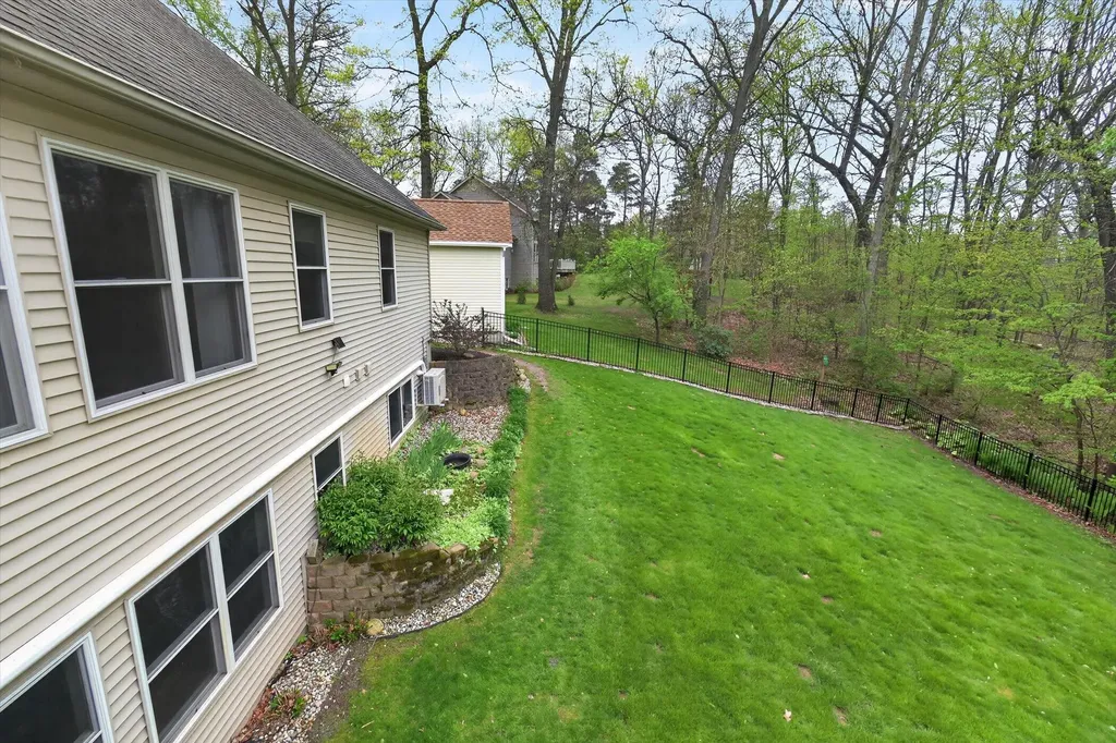 2112 Scenic Hills Drive Leoni Township MI 49201