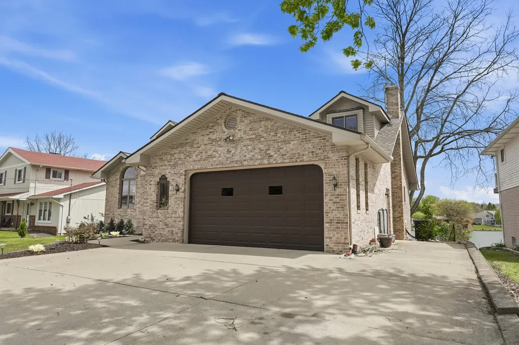 3750 Loch Drive Highland Charter Township MI 48357