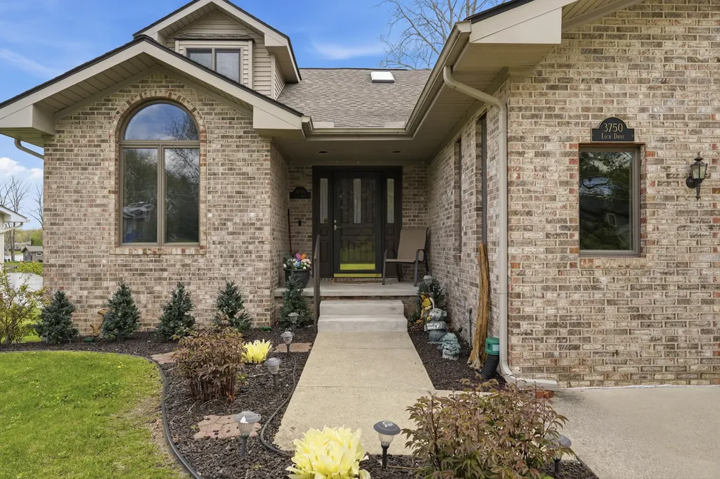 3750 Loch Drive Highland Charter Township MI 48357