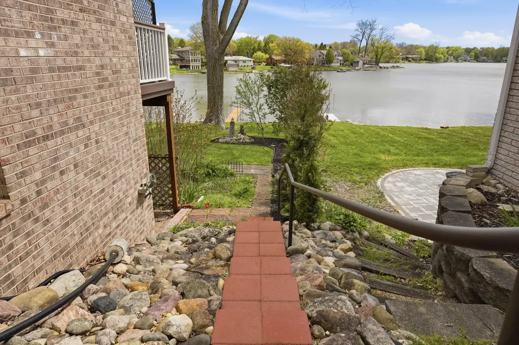 3750 Loch Drive Highland Charter Township MI 48357