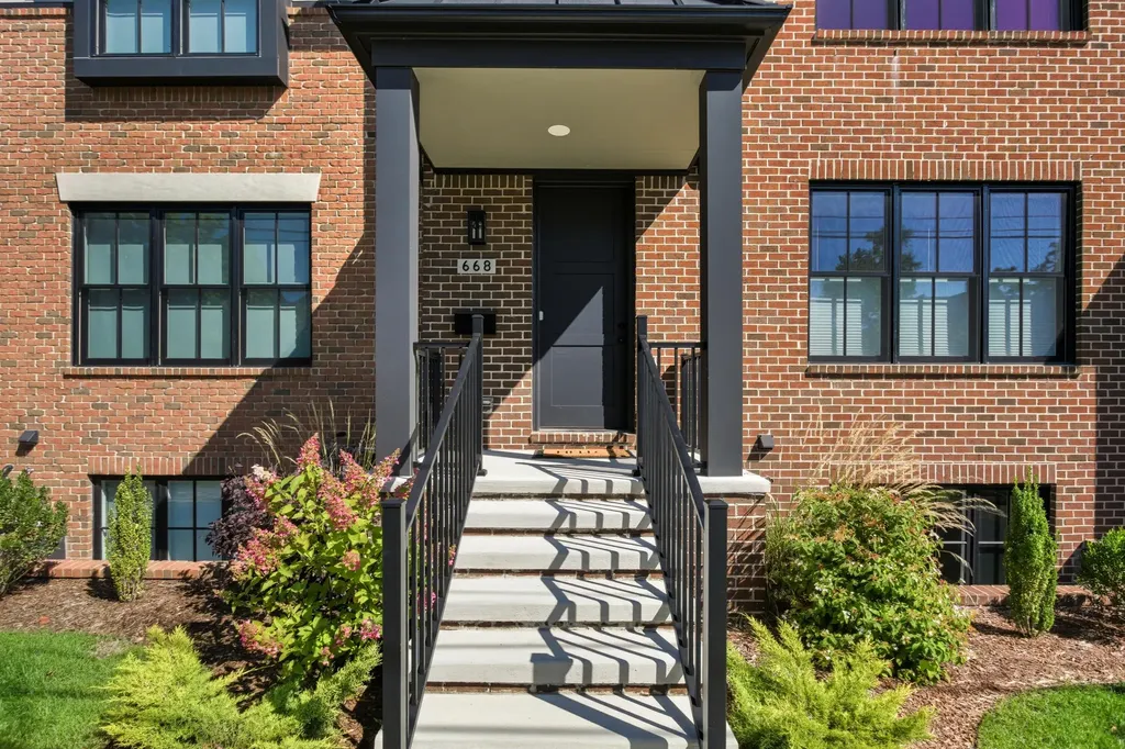 668 Maple Street Plymouth City MI 48170