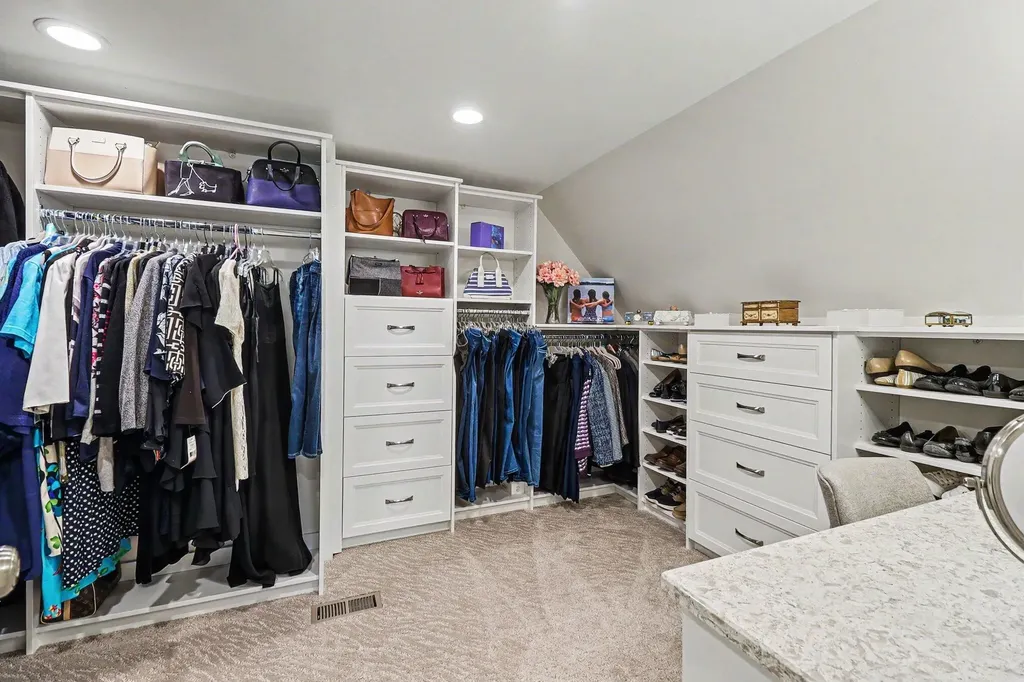 273 Eckford Drive Troy City MI 48085