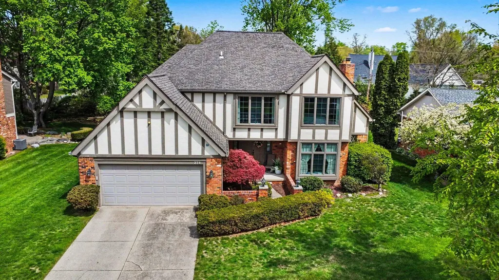 273 Eckford Drive Troy City MI 48085