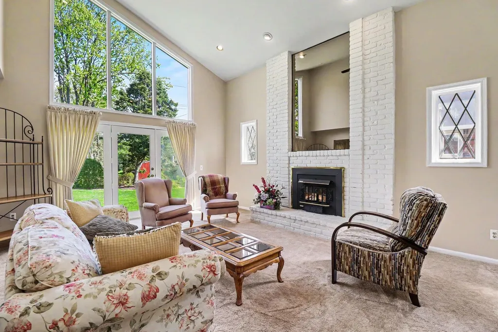 273 Eckford Drive Troy City MI 48085