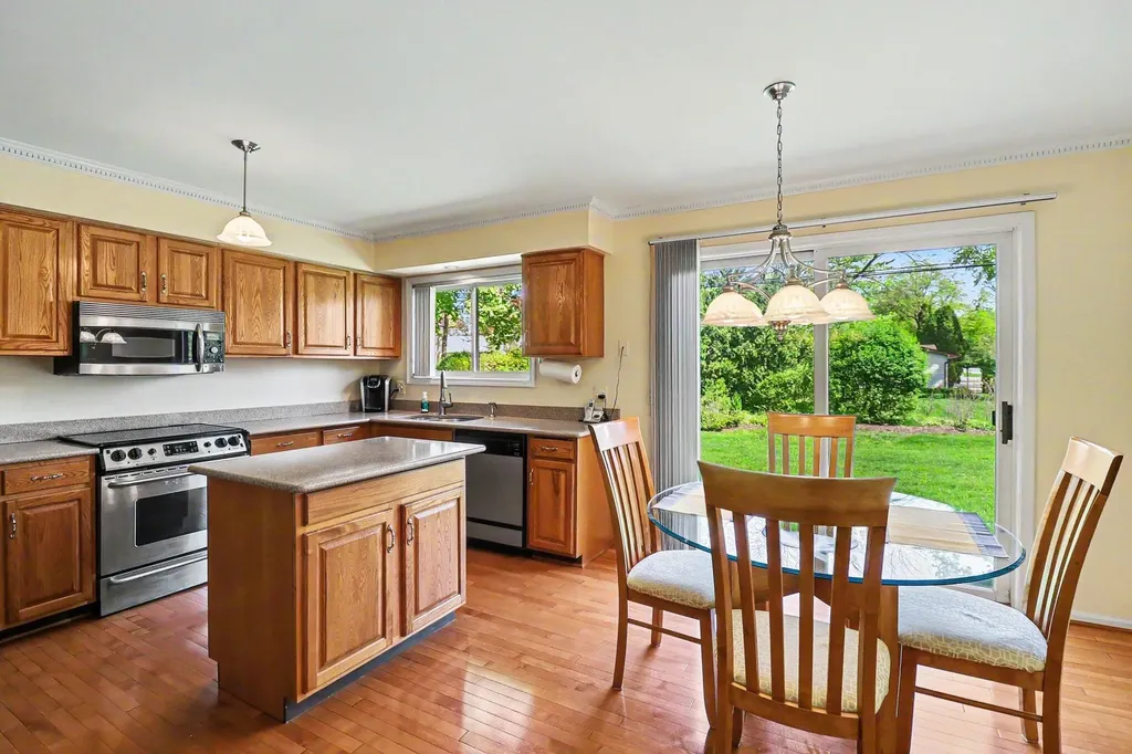 273 Eckford Drive Troy City MI 48085