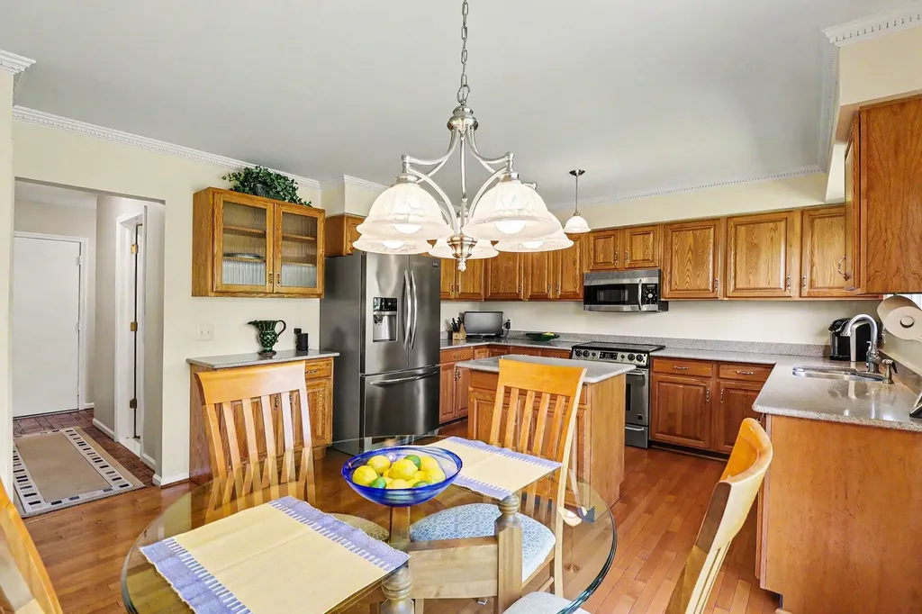 273 Eckford Drive Troy City MI 48085
