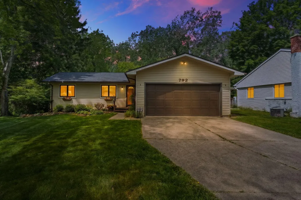 792 Knollwood Court Saline City MI 48176