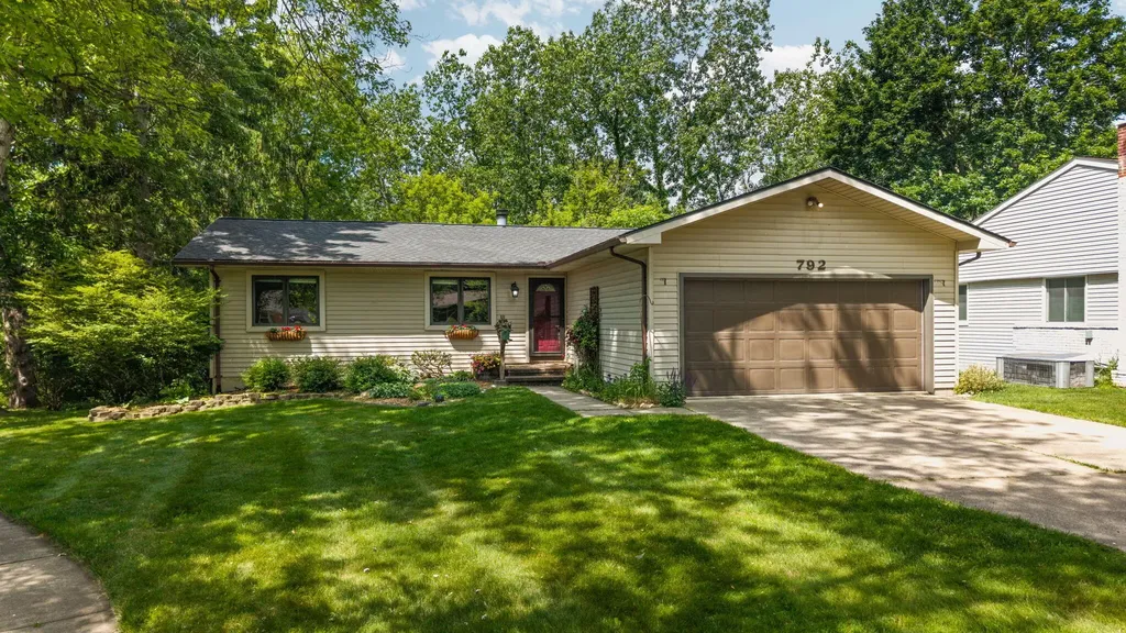 792 Knollwood Court Saline City MI 48176
