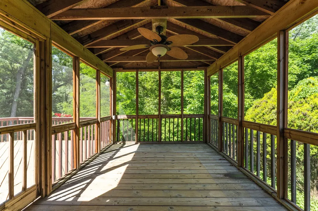 792 Knollwood Court Saline City MI 48176