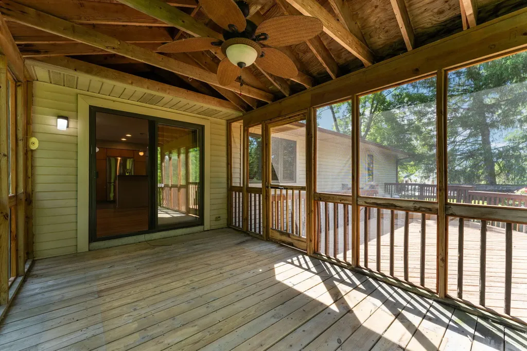 792 Knollwood Court Saline City MI 48176