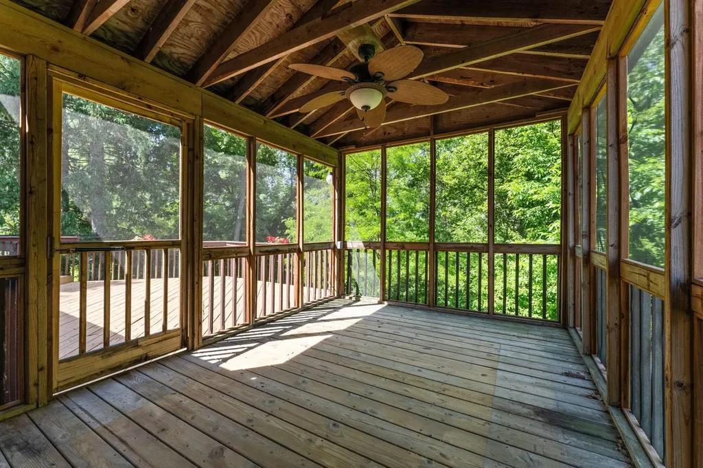 792 Knollwood Court Saline City MI 48176