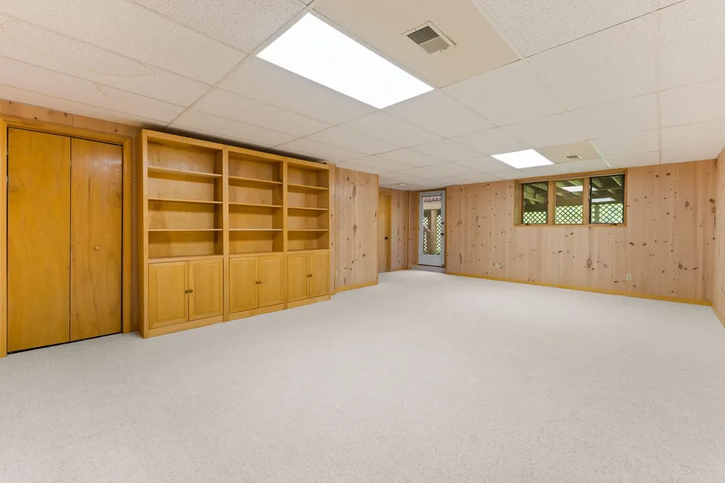 792 Knollwood Court Saline City MI 48176