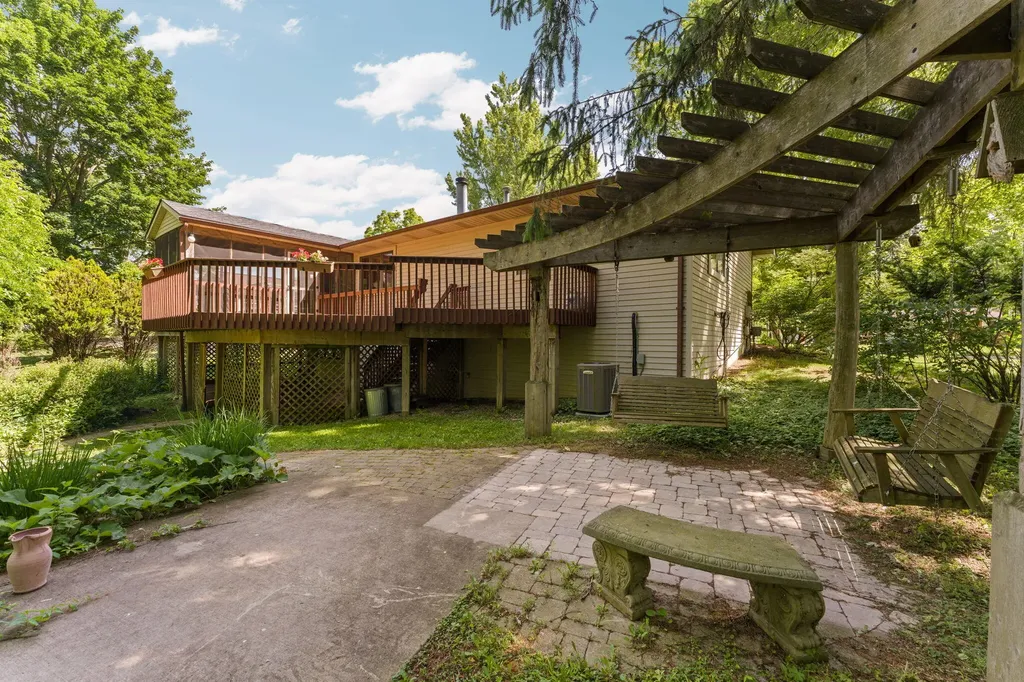 792 Knollwood Court Saline City MI 48176