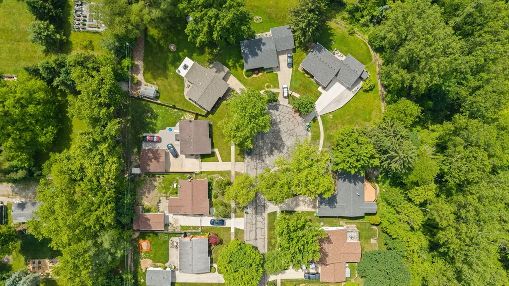 792 Knollwood Court Saline City MI 48176