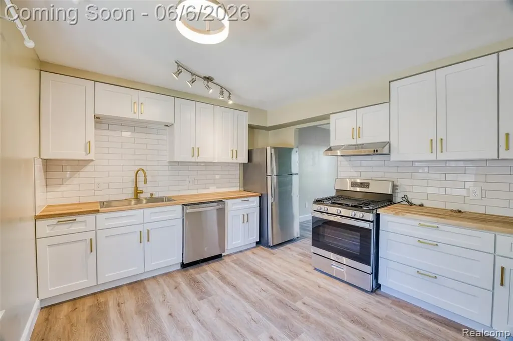 1787 Sheffield Drive Superior Charter Township MI 48198