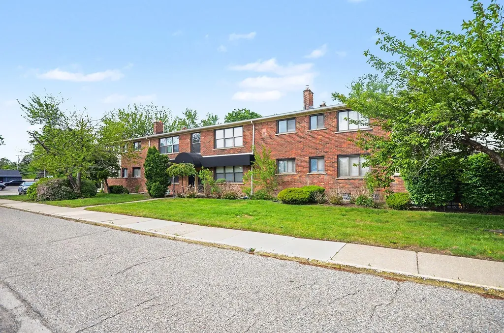 25749 Woodward Avenue Royal Oak City MI 48067