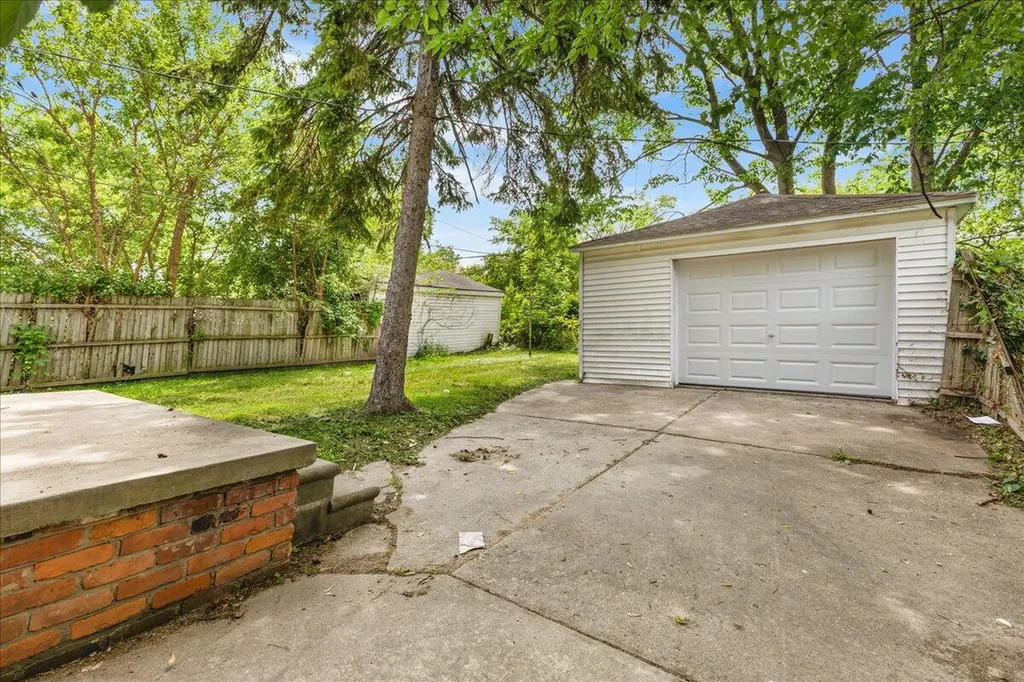 19549 Barlow Street Detroit City MI 48205