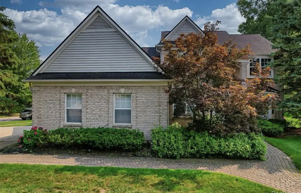29301 Morningview Street Farmington Hills City MI 48331