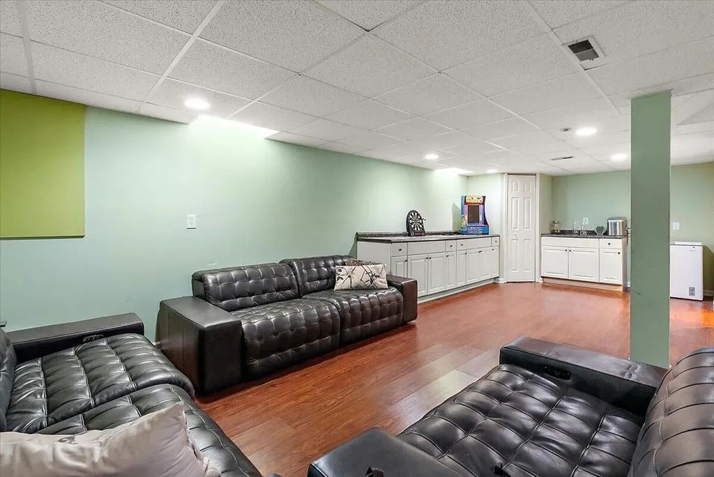 29301 Morningview Street Farmington Hills City MI 48331