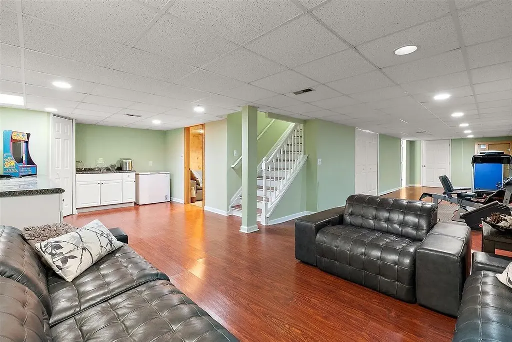 29301 Morningview Street Farmington Hills City MI 48331