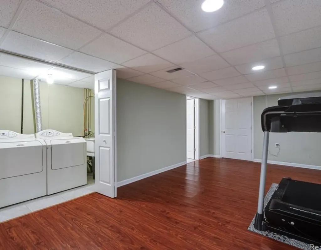 29301 Morningview Street Farmington Hills City MI 48331