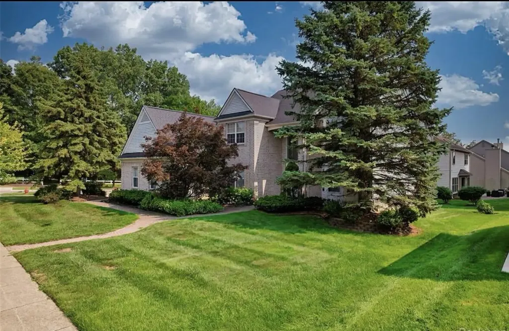 29301 Morningview Street Farmington Hills City MI 48331
