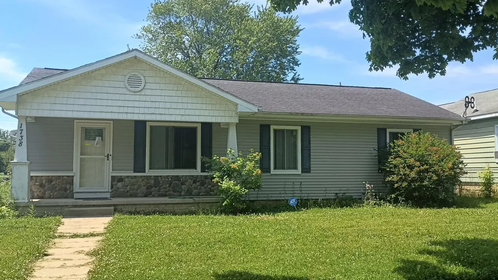 1738 Oak Street Monroe City MI 48161