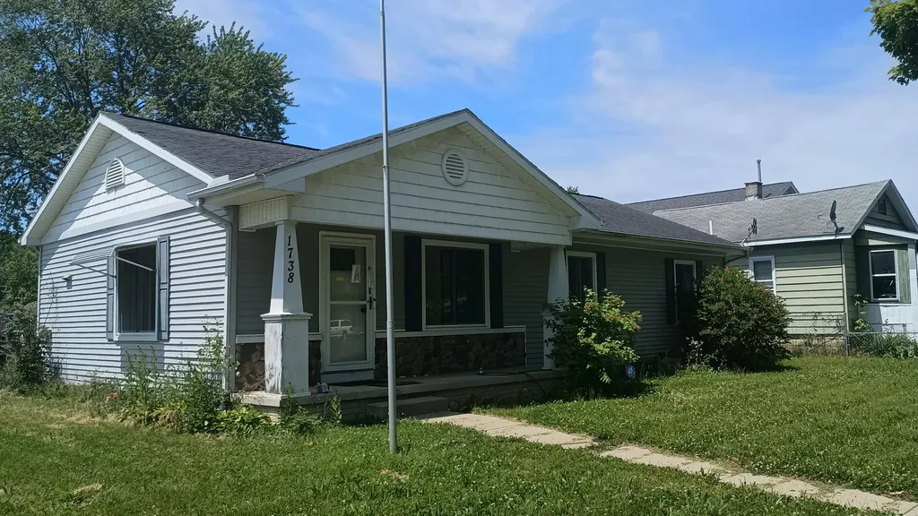 1738 Oak Street Monroe City MI 48161