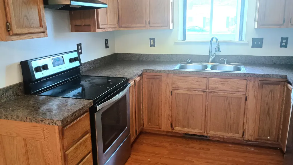 1738 Oak Street Monroe City MI 48161