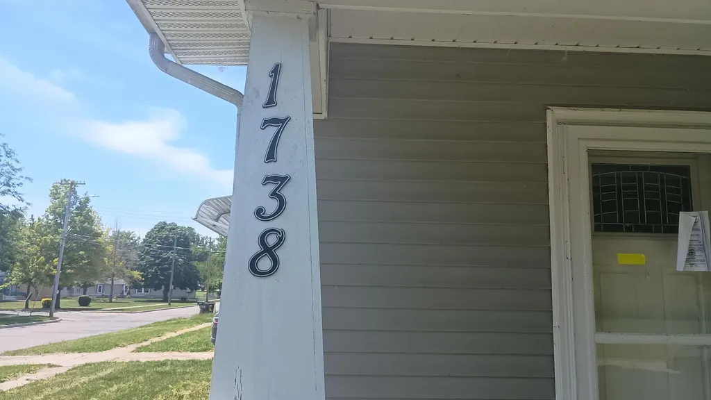 1738 Oak Street Monroe City MI 48161