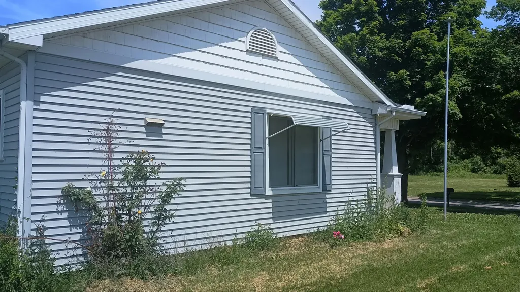 1738 Oak Street Monroe City MI 48161