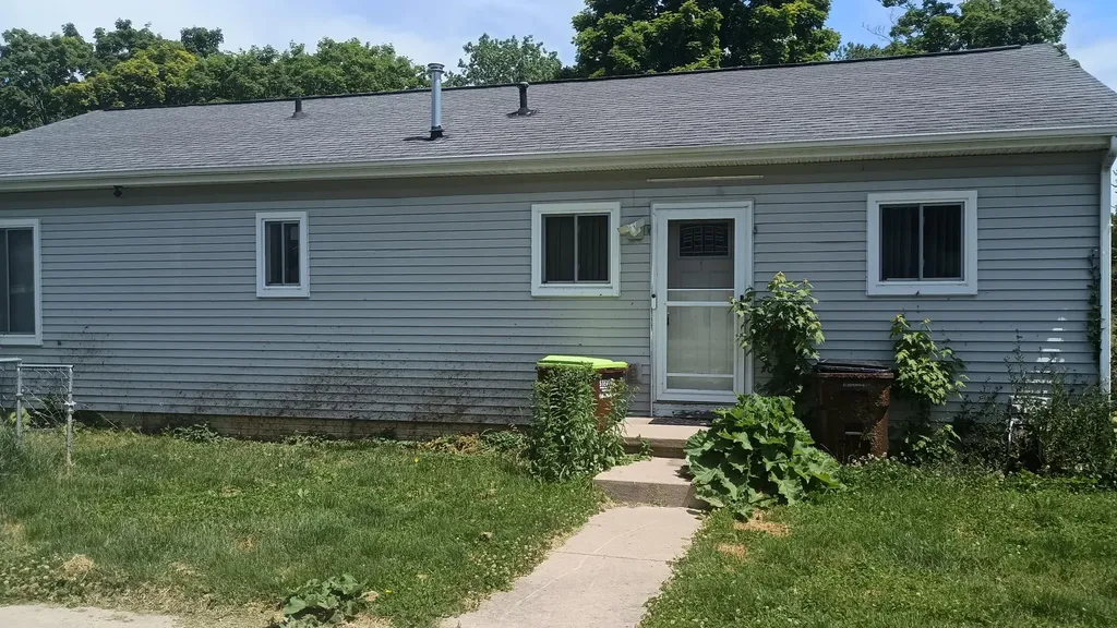 1738 Oak Street Monroe City MI 48161