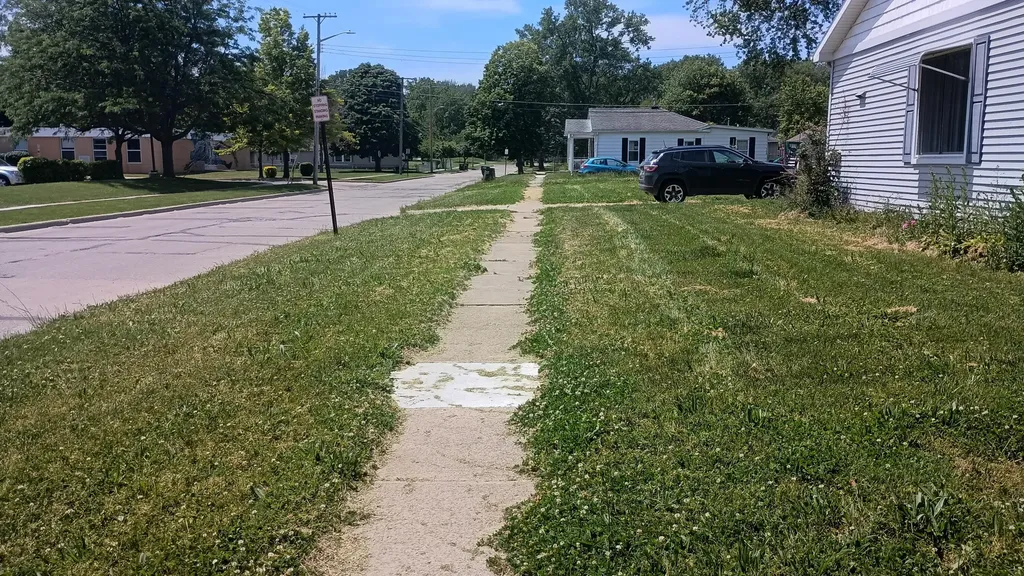 1738 Oak Street Monroe City MI 48161