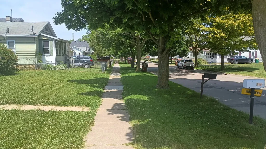 1738 Oak Street Monroe City MI 48161