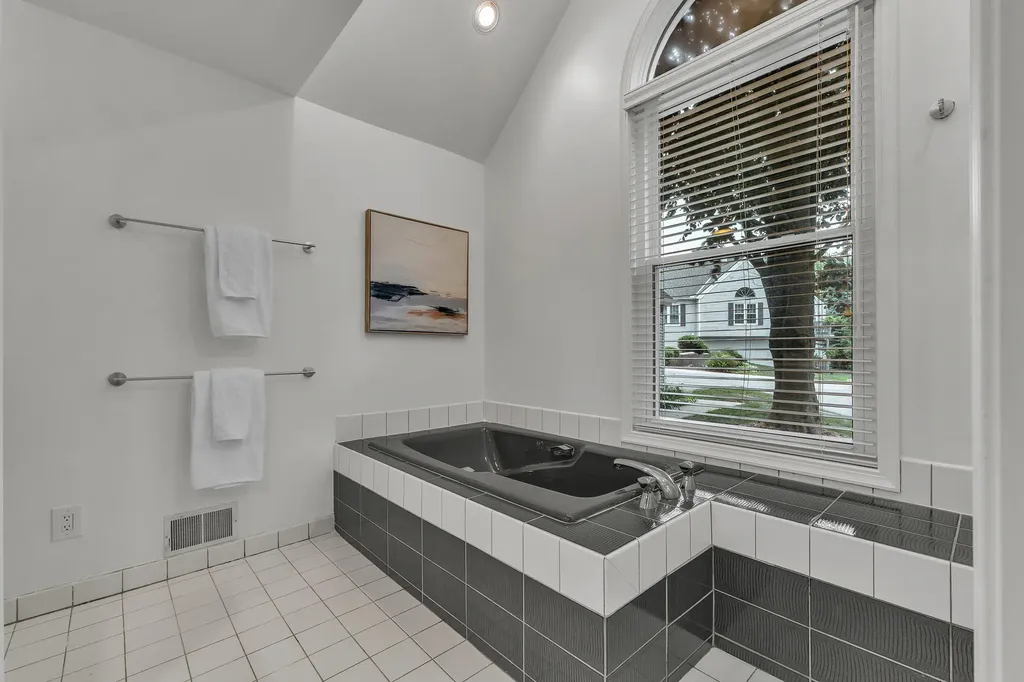 558 Heritage Drive Ann Arbor City MI 48105