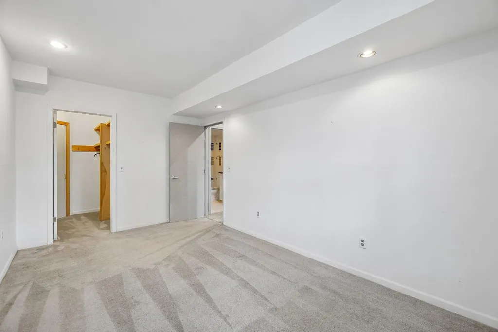 558 Heritage Drive Ann Arbor City MI 48105