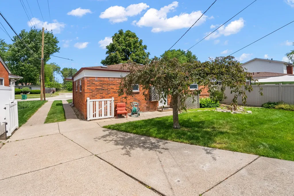 32369 Alvin Street Garden City City MI 48135