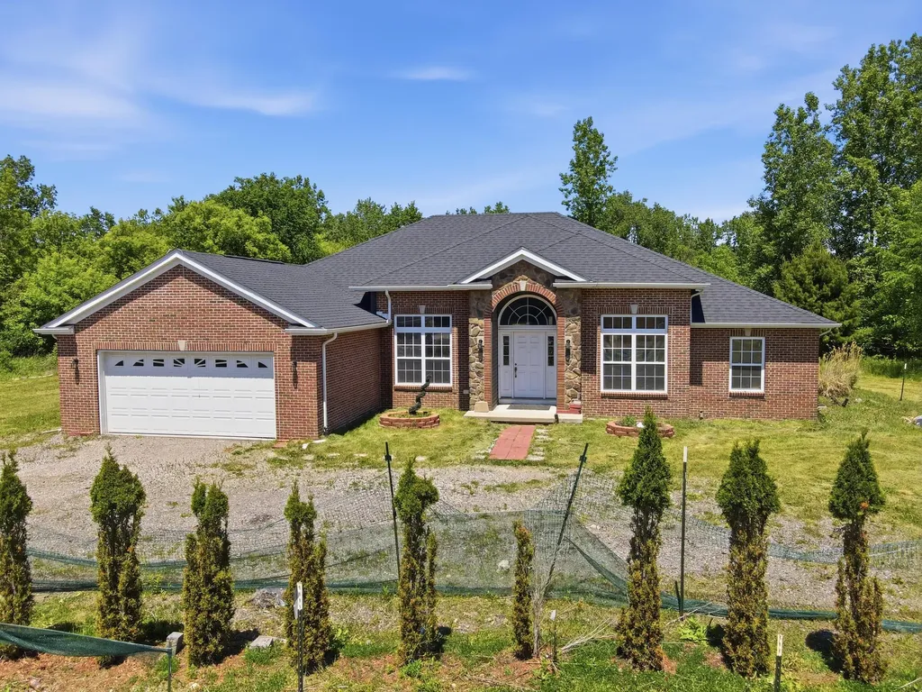 32200 Ecorse Road Romulus City MI 48174