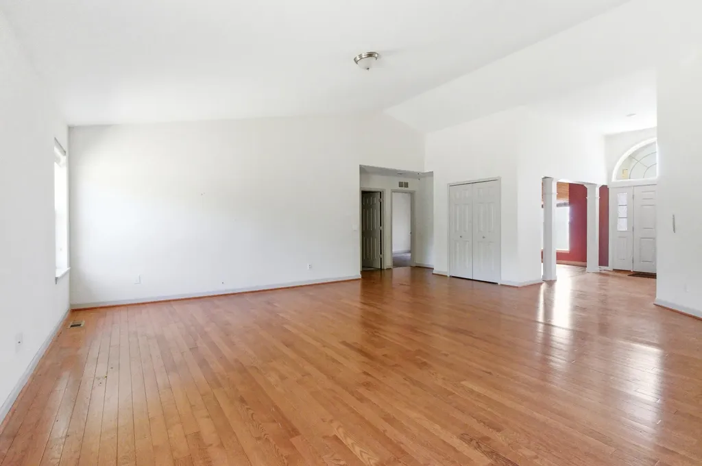 32200 Ecorse Road Romulus City MI 48174