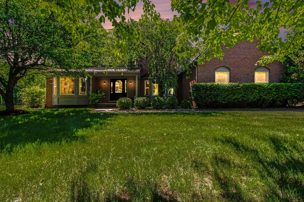 5875 Pinecrest Estates Drive Salem Township MI 48105