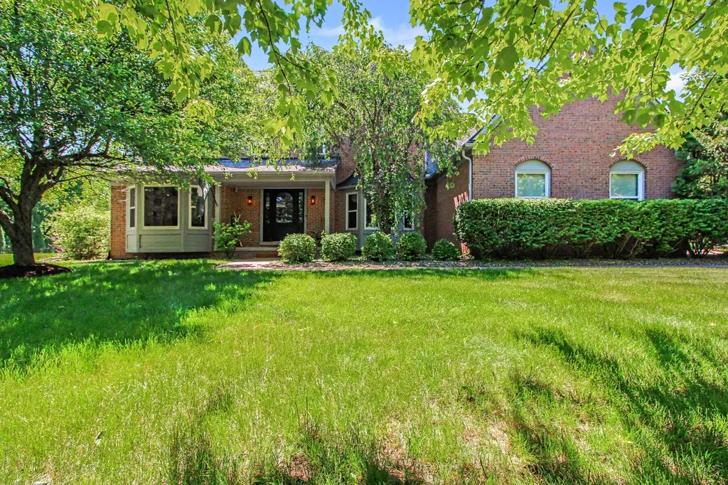 5875 Pinecrest Estates Drive Salem Township MI 48105